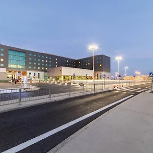 Courtyard By Marriott Airport Warsaw